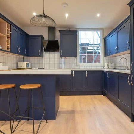 チェルトナム Pass The Keys Stylish Grade II Listed Houseヴィラ エクステリア 写真