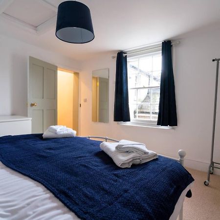 チェルトナム Pass The Keys Stylish Grade II Listed Houseヴィラ エクステリア 写真