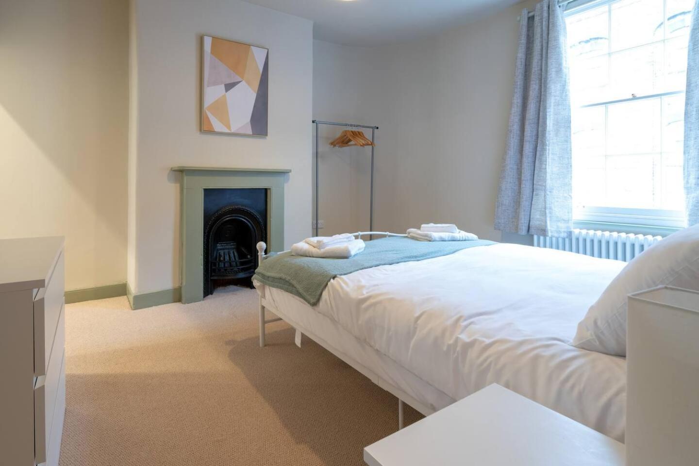 チェルトナム Pass The Keys Stylish Grade II Listed Houseヴィラ エクステリア 写真