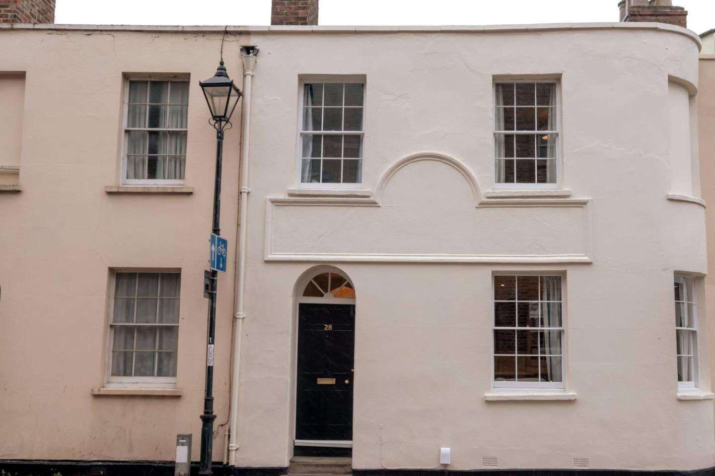 チェルトナム Pass The Keys Stylish Grade II Listed Houseヴィラ エクステリア 写真